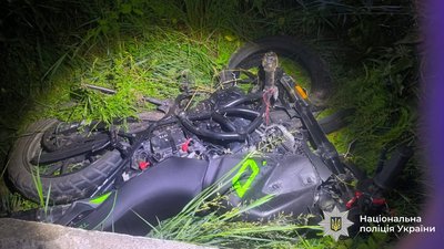На Прикарпатті у ДТП загинув мотоцикліст та травмувалася неповнолітня пасажирка