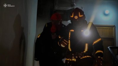 Сильне задимлення у центрі Львова: надзвичайники врятували 6 людей