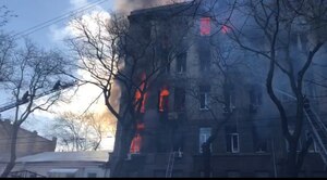 В Одесі горить коледж зі студентами всередині: є постраждалі (фото, відео)