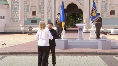 Президент Зеленський вручив орден "Золота Зірка" матері загиблої львів'янки Ірини Цибух