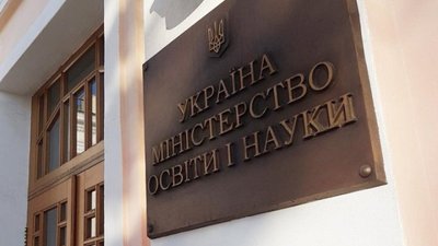 Міносвіти попередило випускників шкіл: в Україні перевиробництво стоматологів та журналістів