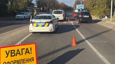 У Львові водій Mercedes збив 21-річну дівчину на пішохідному переході