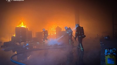 На Львівщині вогнеборці ліквідували наслідки російського удару (ФОТО)
