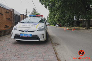 Протягнув 20 метрів, а потім ще двічі переїхав: у Дніпрі сталася ДТП (фото 18+, відео)