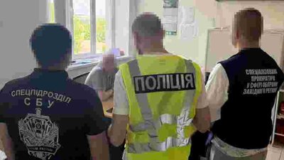 На Буковині лікар вимагав хабар від матері військового