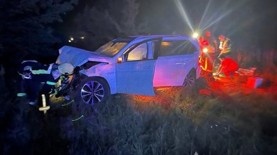 Група підлітків на Mercedes-Benz GL 450, яким керувала неповнолітня, потрапила у ДТП на Волині