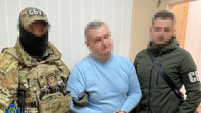 СБУ затримала «подвійного» агента, який на оборонному заводі шпигував для фсб та гру рф