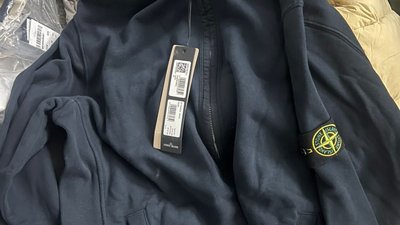 У Шегинях водій намагався провести одяг на 1,5 млн грн серед особистих речей