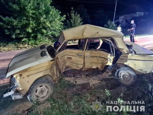 На Закарпатті у страшній ДТП загинули водій та дитина (ФОТО)