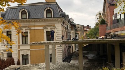 У Львові розпочали демонтаж незаконно зведеної триповерхівки