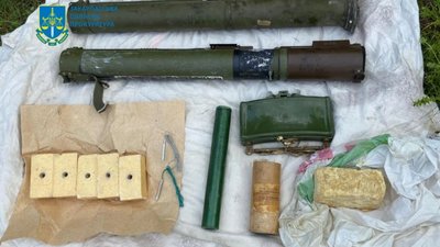 На Закарпатті затримали чоловіка, який намагався збувати боєприпаси