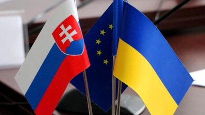 Словаччина викликала російського посла через удар біля посольства країни в Києві