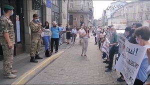 Біля Львівського апеляційного суду пікетують стоматологи (відео)