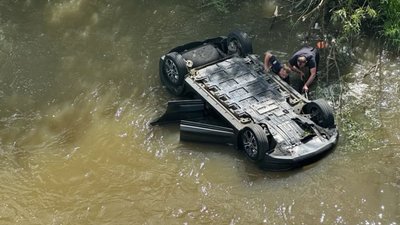 Стали відомі подробиці смертельної автопригоди в якій електромобіль впав у річку на Львівщині