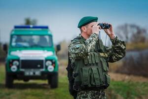 Житель Львівщини намагався незаконно переправити чоловіка до Польщі