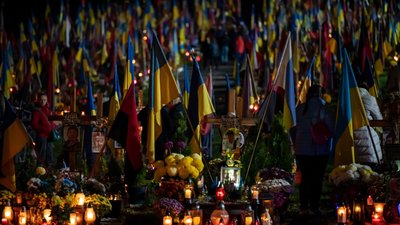 У пʼятницю у Львові одночасно запалять лампадки на полях Почесних поховань воїнів