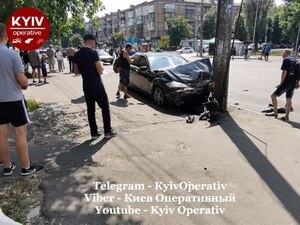 П’яний автомийник викрав машину клієнта та вчинив ДТП в Києві (відео 18+)