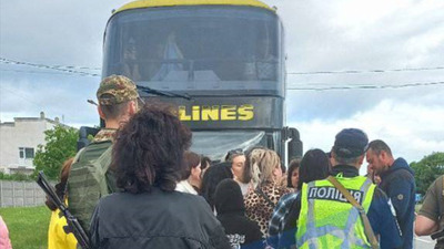 Пасажири перекрили рух, бо забрали водія: у Львівському обласному ТЦК прокоментували конфлікт на трасі