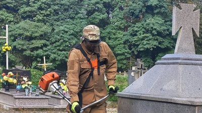 Фахівці центру «Доля» впорядкували український греко-католицький цвинтар у Польщі