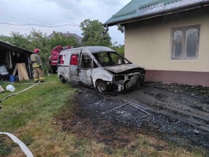 На Львівщині згорів автомобіль (ФОТО)