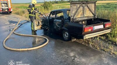 На Львівщині під час руху загорівся автомобіль (ФОТО)