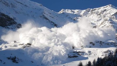 Рятувальники попередили про небезпеку сходження лавин у Карпатах