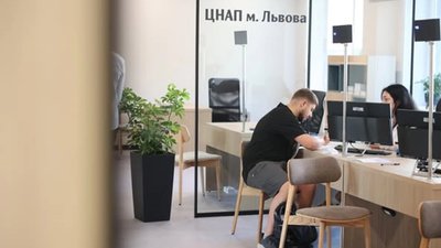 У Львові в ЦНАПі померла 64-річна жінка