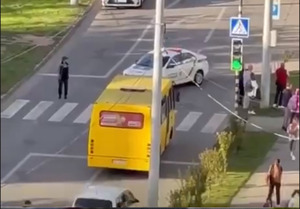 Поблизу чернівецької школи невідомий відкрив стрілянину: є постраждалі (ВІДЕО)