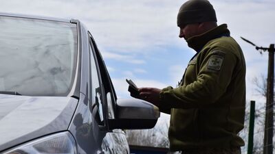 Двоє чоловіків видавали себе за дітей, щоб перетнути кордон (ФОТО)