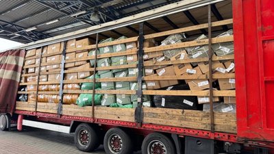Замість гуманітарки - шуби та дублянки: на кордоні виявили прихованих товарів на 6 мільйонів гривень