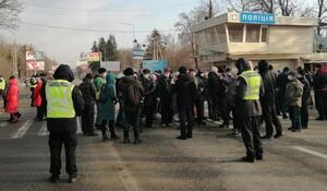 Люди по всій Україні вийшли на протести  проти підвищення тарифів (фото)