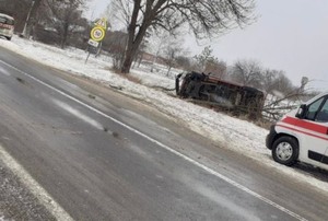 На Львівщині перекинувся автомобіль