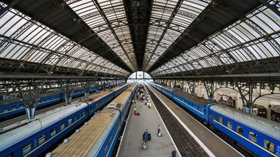 Через російські обстріли затримуються потяги, які курсують до Львова
