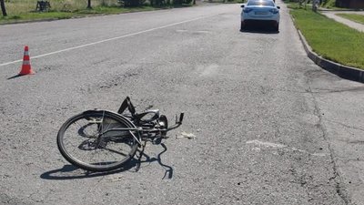У Львівській області під колесами автомобіля загинув 76-річний велосипедист