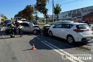 У Тернополі трапилася ДТП з потерпілим: зіткнулися чотири автомобілі (ФОТО)