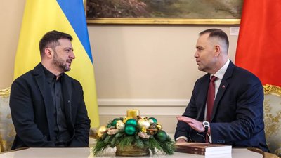 Президент Польщі подарував Зеленському книги «Документи Волинського злочину»