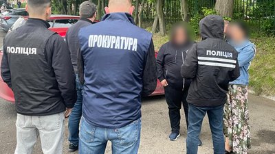 18 тисяч доларів за "мовчання": у Львові затримали наркоторговців, які хотіли підкупити поліцію (ВІДЕО)