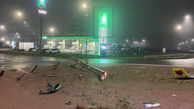 На об'їзній Львова п'яний водій не помітив огорожу та скоїв ДТП