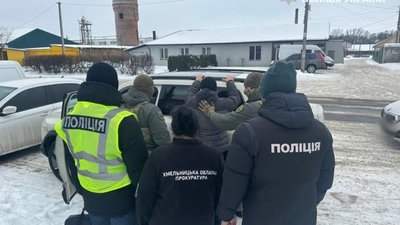 На Хмельниччині чоловік вимагав гроші в родини військового