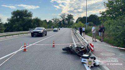 Біля Львова мотоцикліст збив 14-річну дівчину