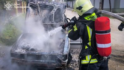 На Львівщині під час руху спалахнула Audi