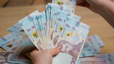 МВФ вимагає від України до кінця березня підняти податки