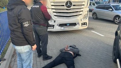На Волині викрили схему незаконного ввезення транспортних засобів під виглядом гуманітарної допомоги