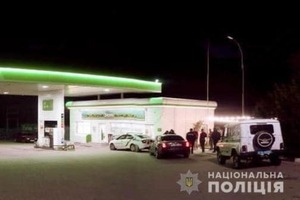 На Прикарпатті чоловік вчинив стрілянину на автозаправці (фото)