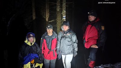На Прикарпатті надзвичайники врятували двох подруг-львів’янок (ФОТО)