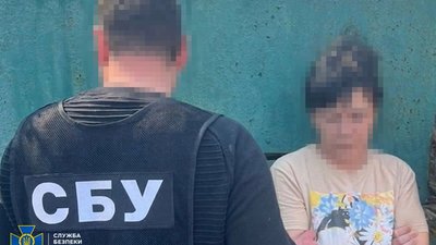 СБУ затримала матір військового ЗСУ, яка «в темну» використовувала сина для коригування російських обстрілів