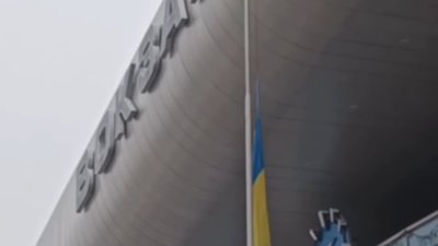 В Україні приспущено стяги на всіх залізничних вокзалах, поїзди вирушають у рейси в тиші