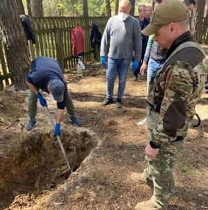 Розстріляли та переїхали танком: на Київщині окупанти жорстоко вбили людей (ФОТО)