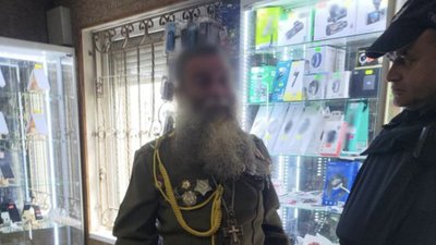 На Закарпатті священник УПЦ МП з другом гуляли у формі солдатів радянської армії із георгіївськими стрічками