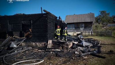 Вогонь міг перекинутися на сусідні будівлі: на Львівщині вщент згорів житловий будинок